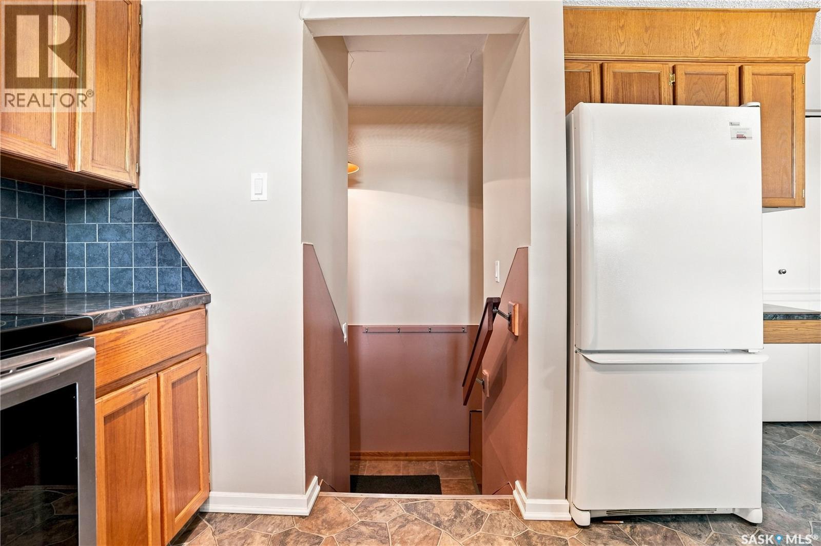 632 Grey Street, Regina, SK - Indoor Photo Showing Kitchen