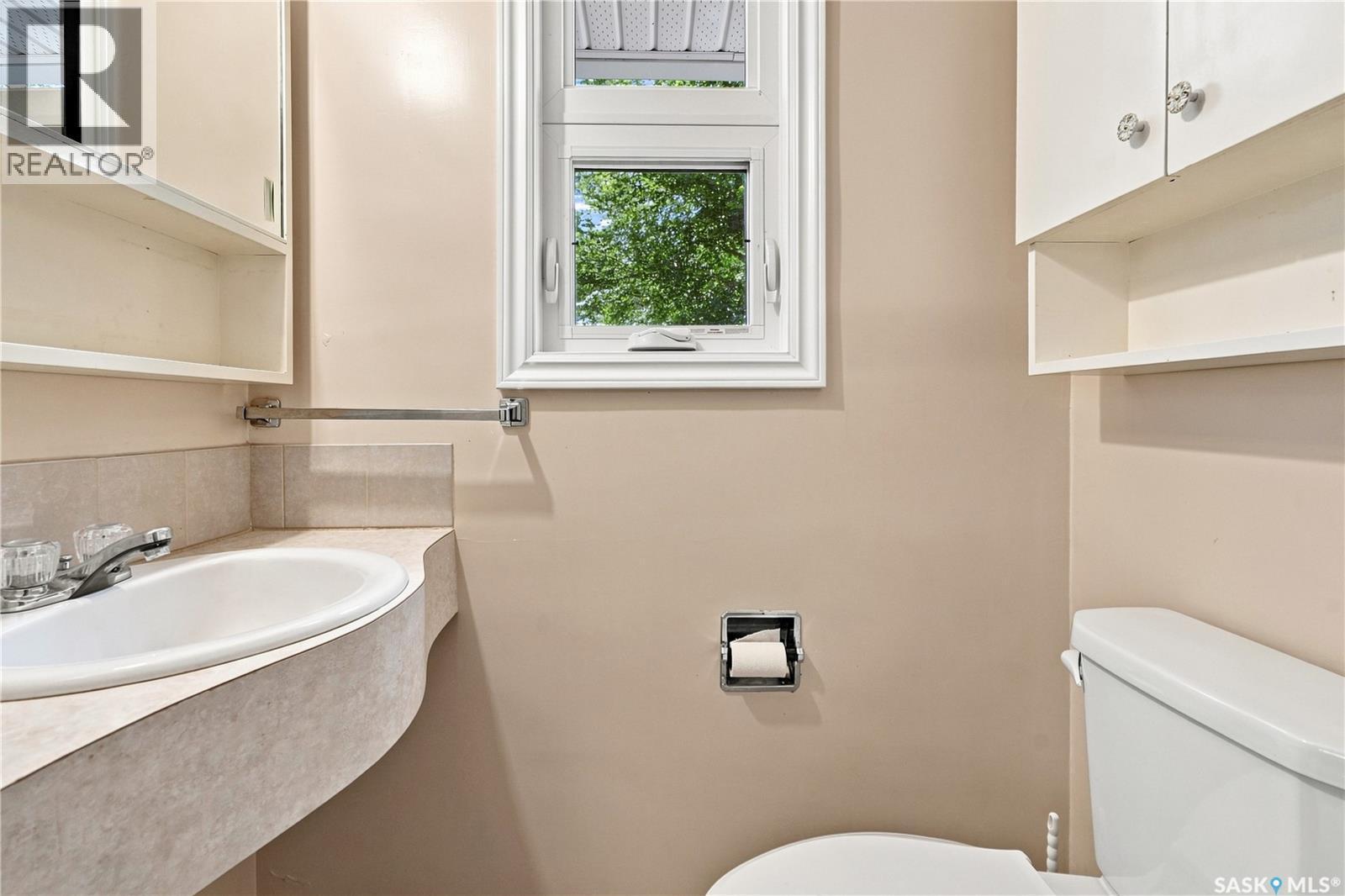 632 Grey Street, Regina, SK - Indoor Photo Showing Bathroom