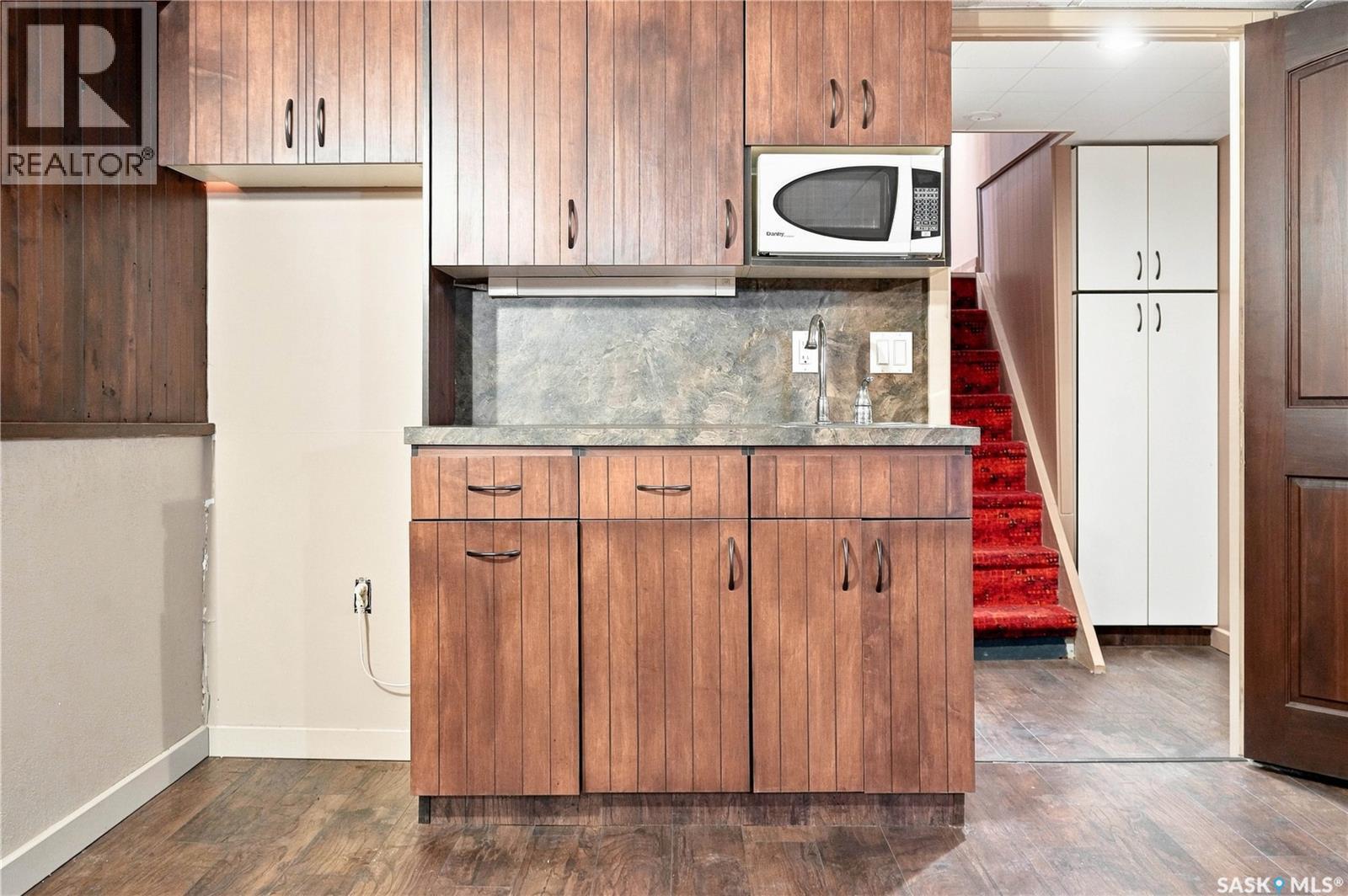 632 Grey Street, Regina, SK - Indoor Photo Showing Kitchen