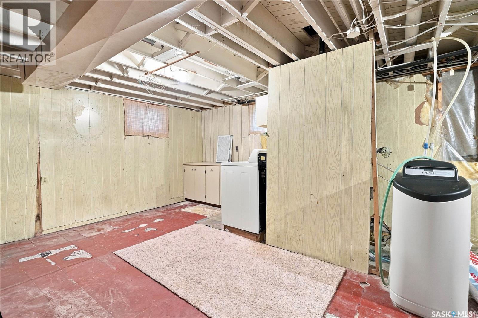 632 Grey Street, Regina, SK - Indoor Photo Showing Laundry Room