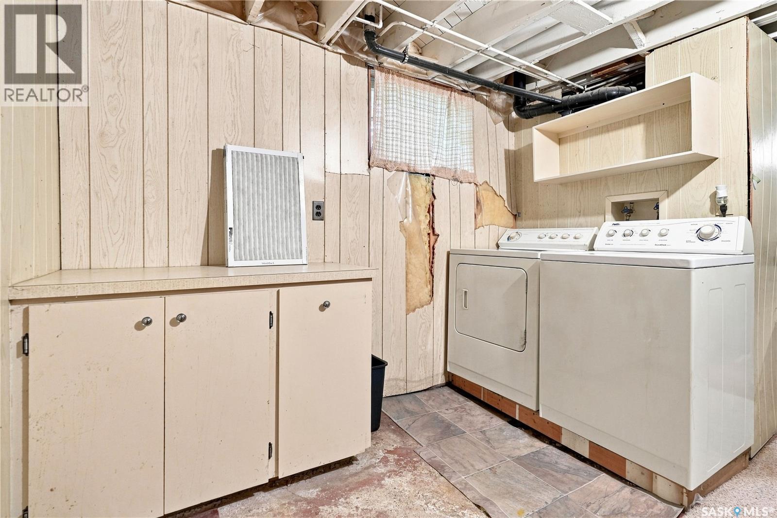 632 Grey Street, Regina, SK - Indoor Photo Showing Laundry Room