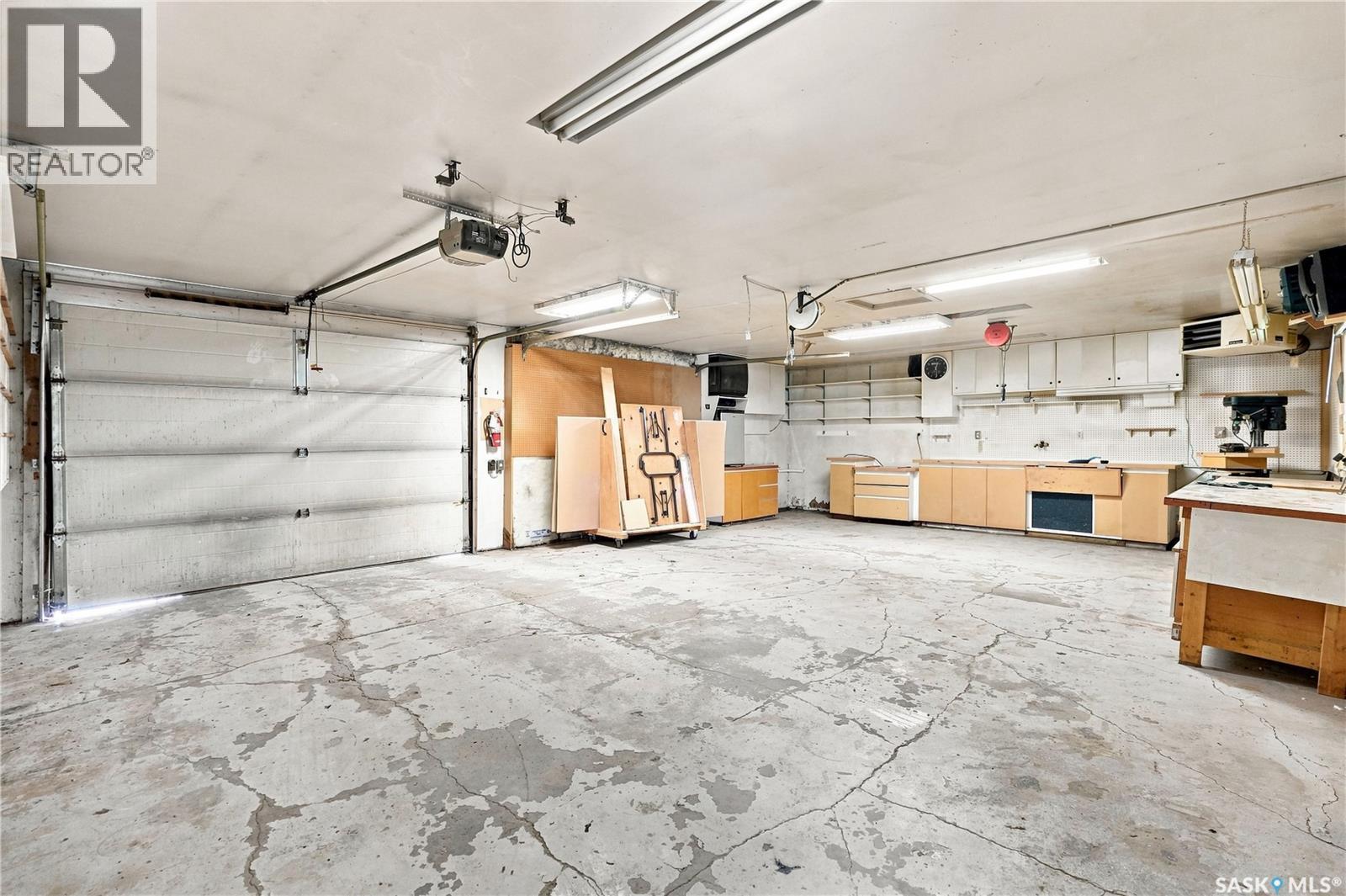 632 Grey Street, Regina, SK - Indoor Photo Showing Garage