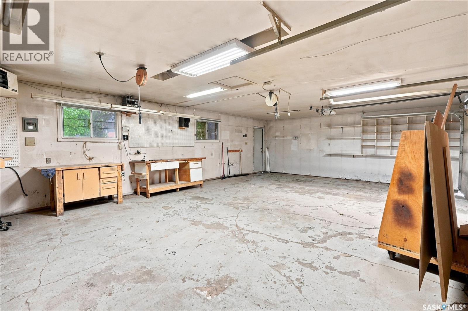 632 Grey Street, Regina, SK - Indoor Photo Showing Garage