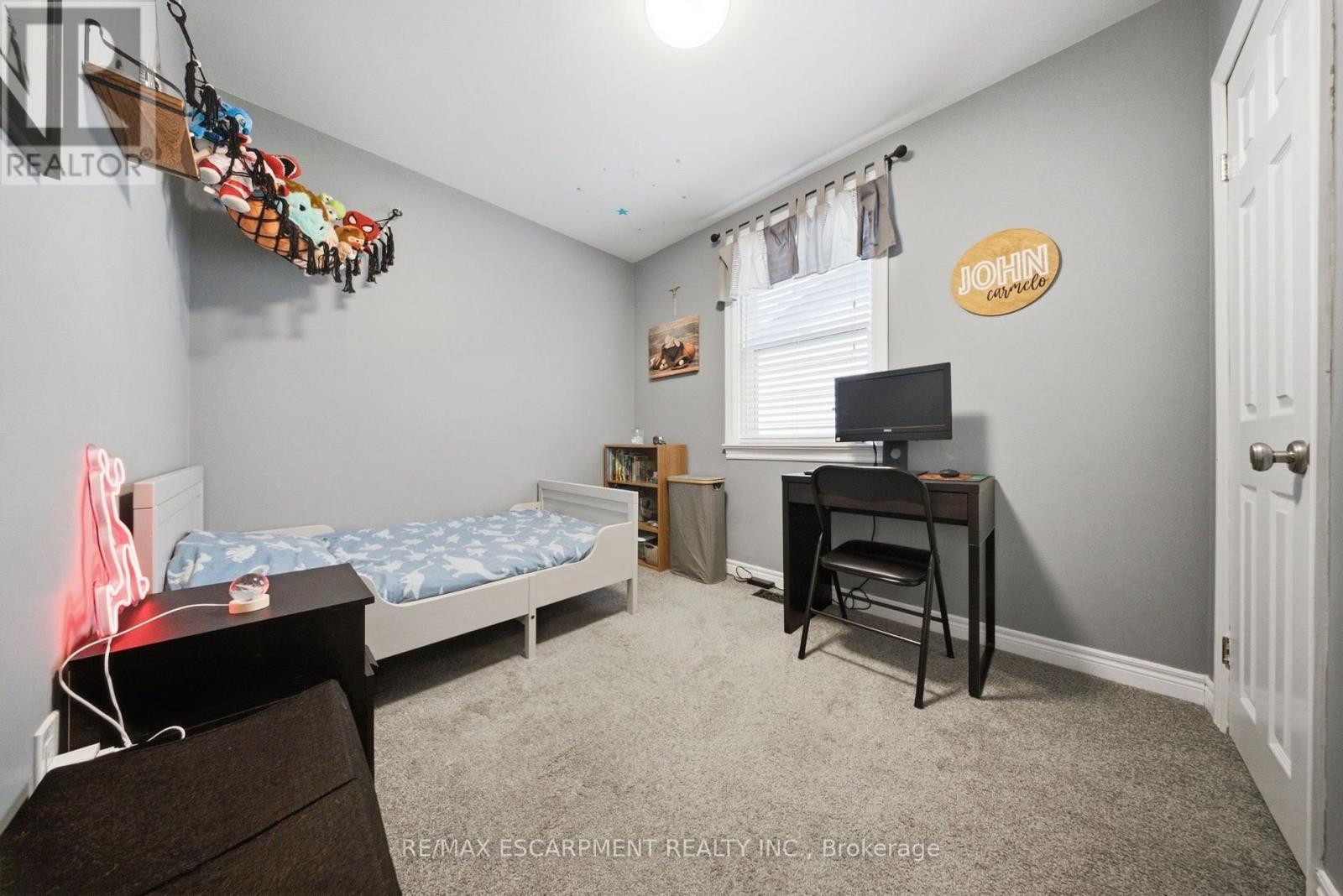 203 West 31St Street, Hamilton, ON - Indoor Photo Showing Bedroom