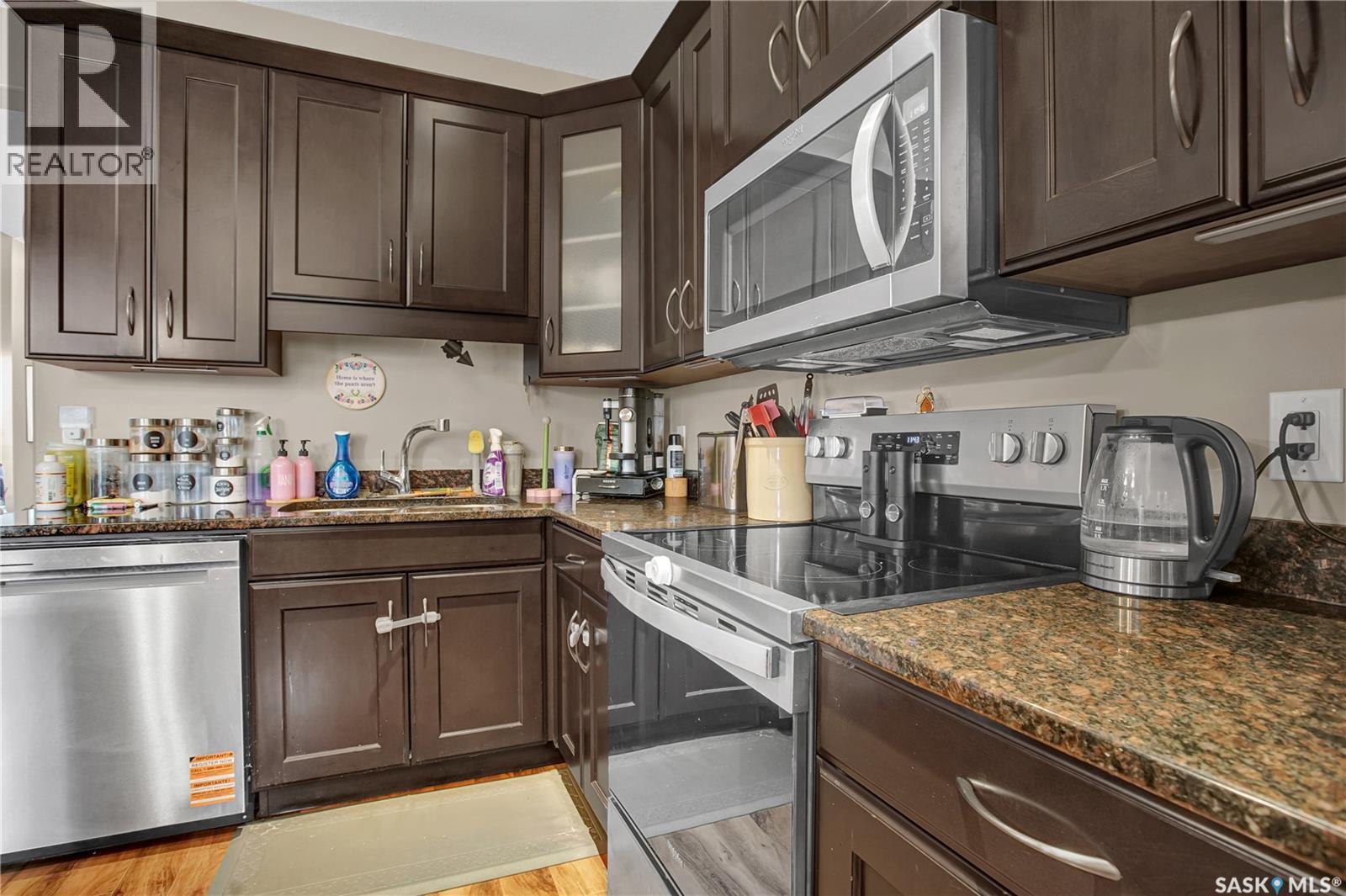 104 Shepherd Crescent, Saskatoon, SK - Indoor Photo Showing Kitchen