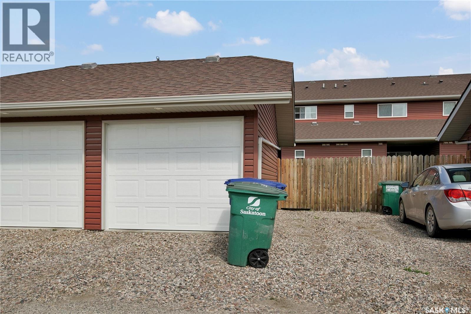 104 Shepherd Crescent, Saskatoon, SK - Outdoor With Exterior