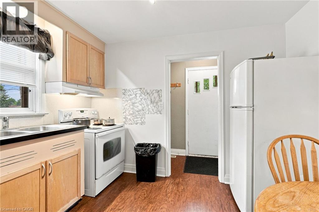 299 West 5Th Street, Hamilton, ON - Indoor Photo Showing Kitchen With Double Sink