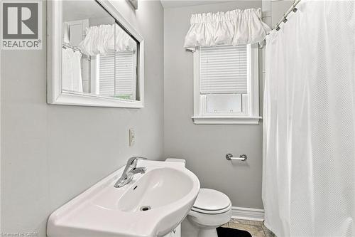 299 West 5Th Street, Hamilton, ON - Indoor Photo Showing Bathroom