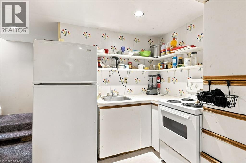 299 West 5Th Street, Hamilton, ON - Indoor Photo Showing Kitchen