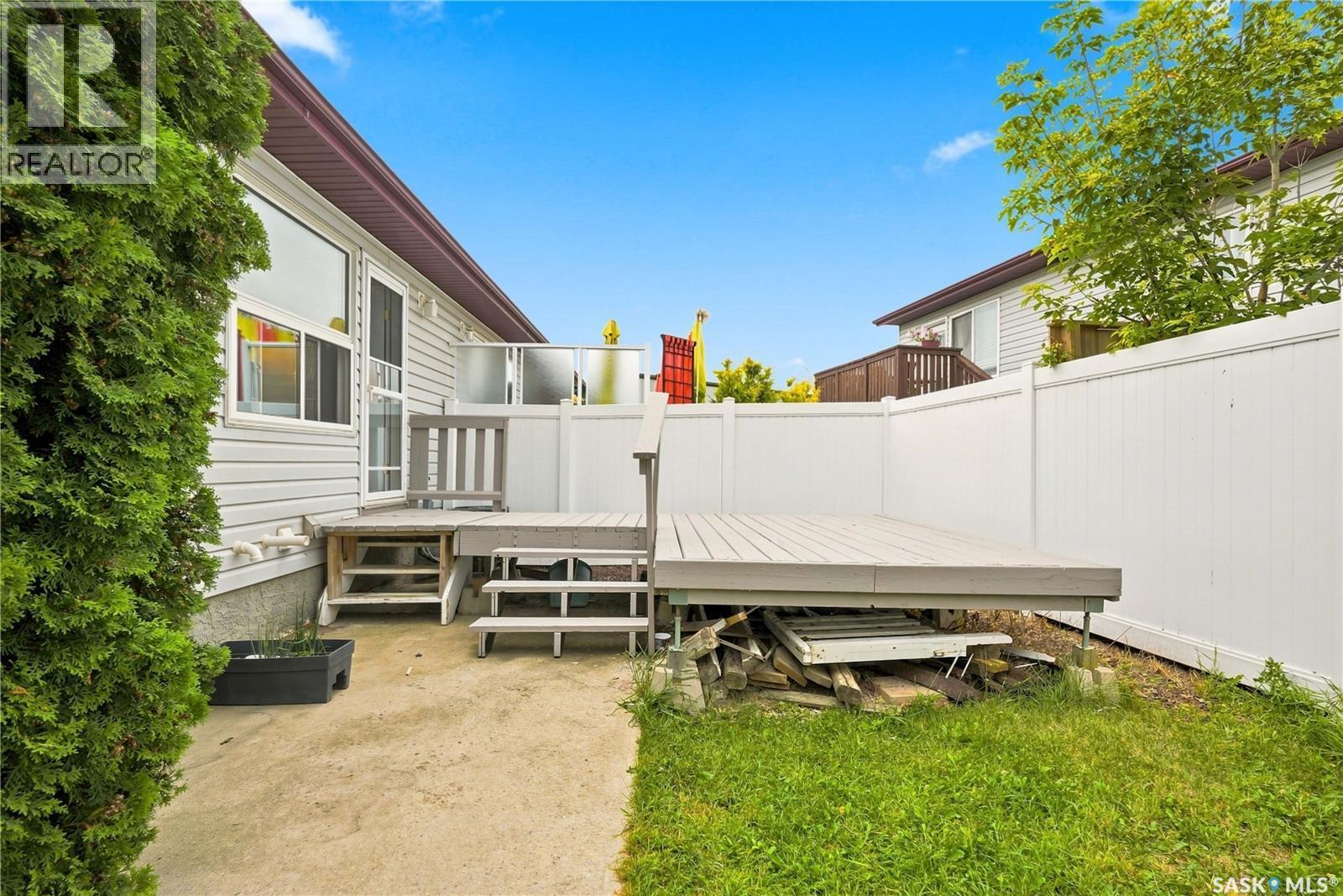 18 143 Gropper Crescent, Saskatoon, SK - Outdoor With Deck Patio Veranda