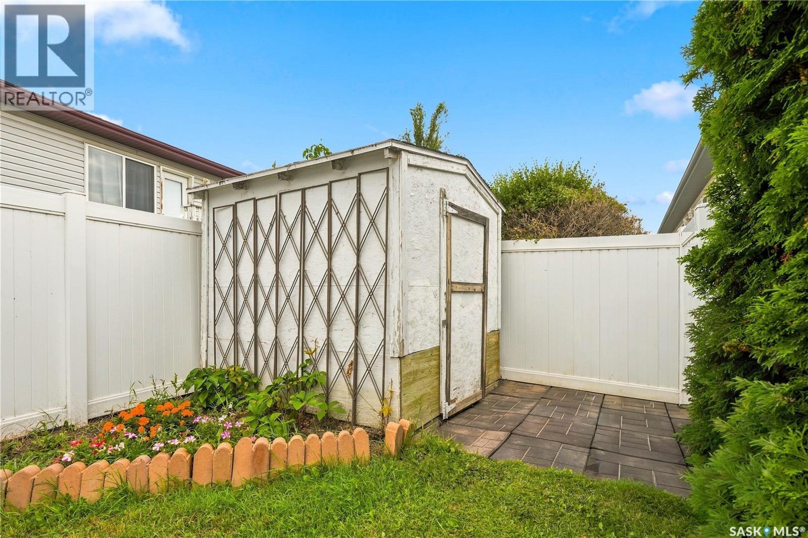 18 143 Gropper Crescent, Saskatoon, SK - Outdoor