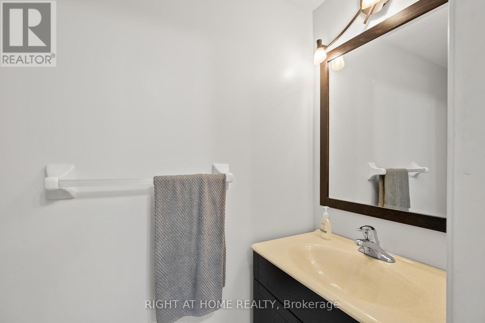 71 Hutton Place, Clarington, ON - Indoor Photo Showing Bathroom