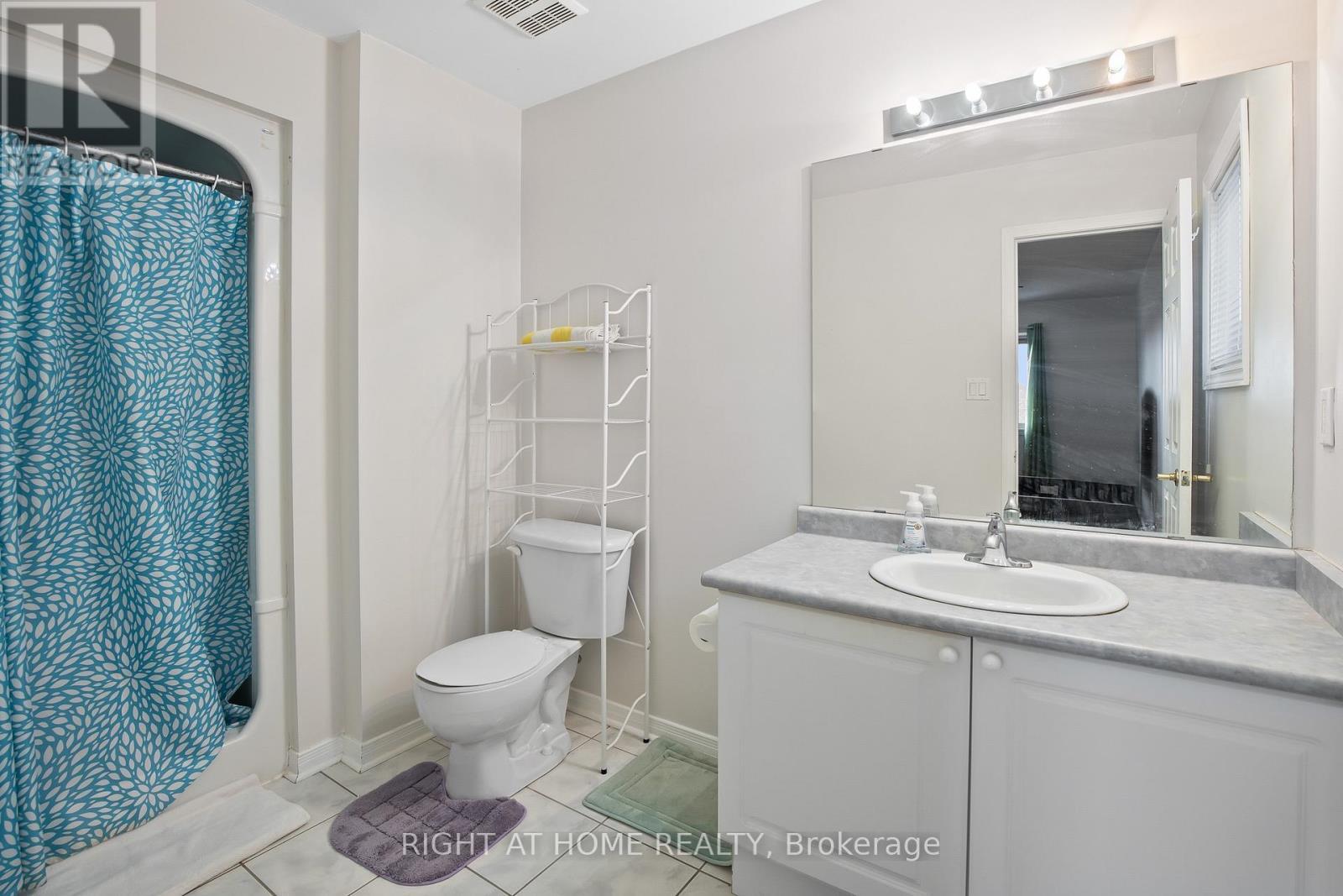 71 Hutton Place, Clarington, ON - Indoor Photo Showing Bathroom