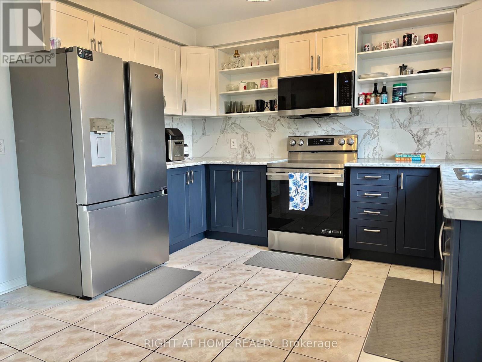 71 Hutton Place, Clarington, ON - Indoor Photo Showing Kitchen