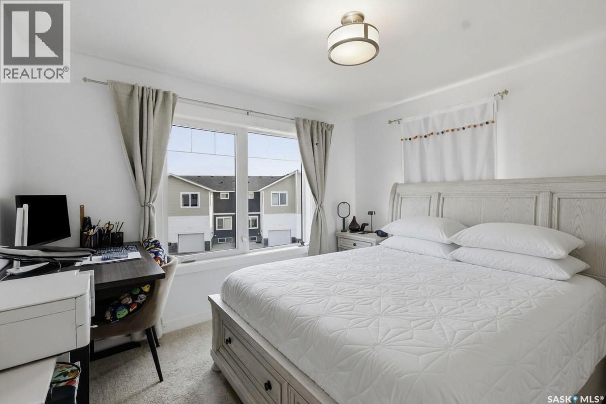 31 510 Kloppenburg Crescent, Saskatoon, SK - Indoor Photo Showing Bedroom