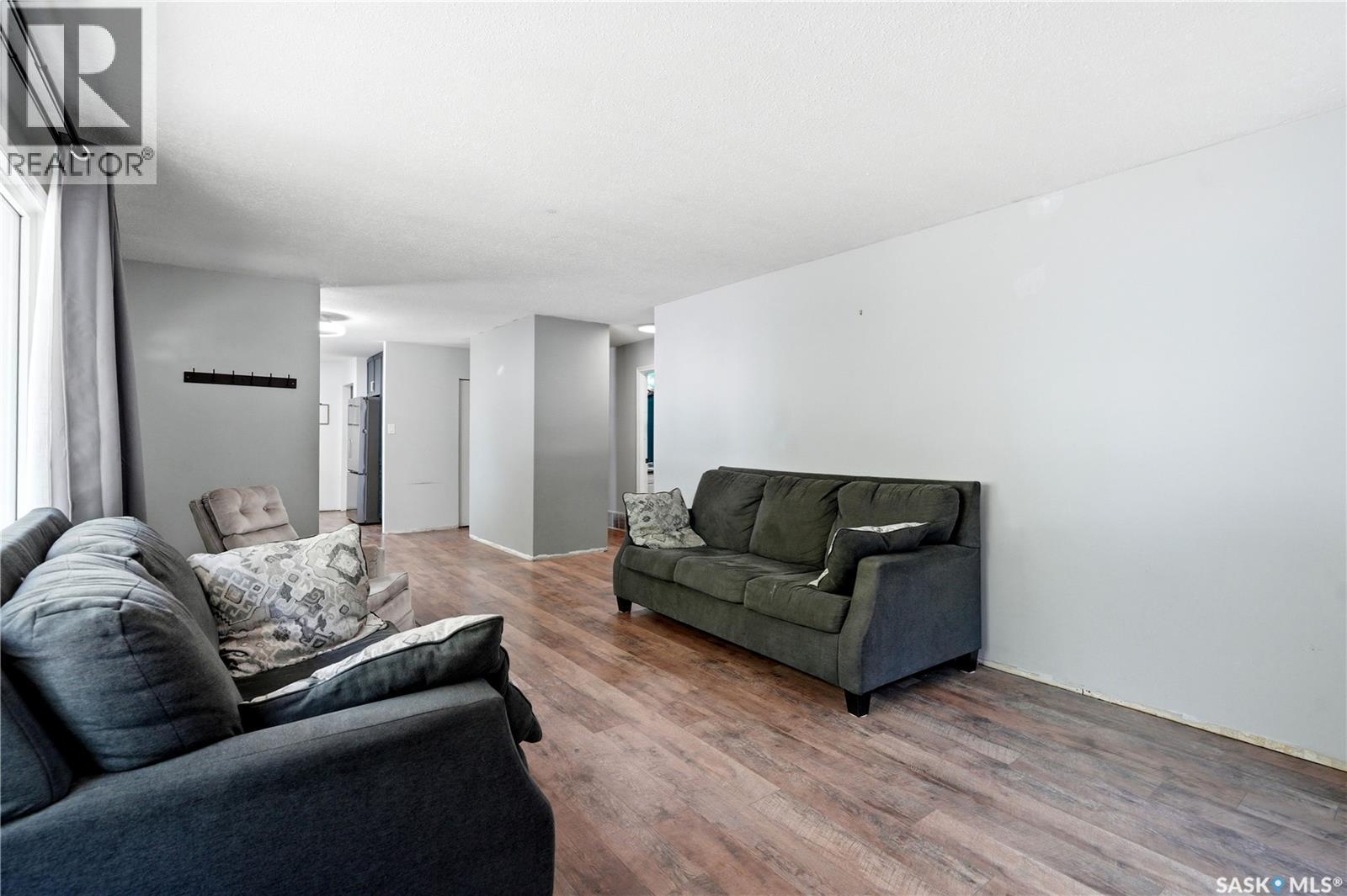 3234 Maxwell Street, Saskatoon, SK - Indoor Photo Showing Living Room