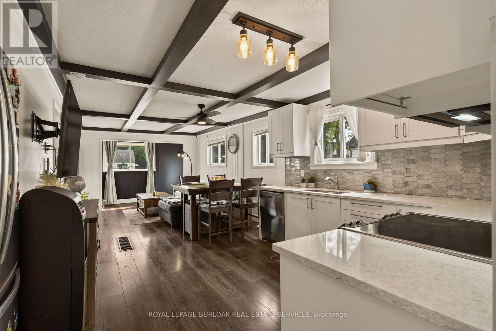 29 Hixon Road, Hamilton, ON - Indoor Photo Showing Kitchen