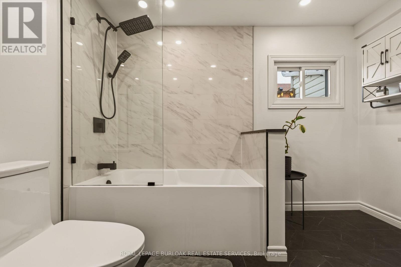 29 Hixon Road, Hamilton, ON - Indoor Photo Showing Bathroom