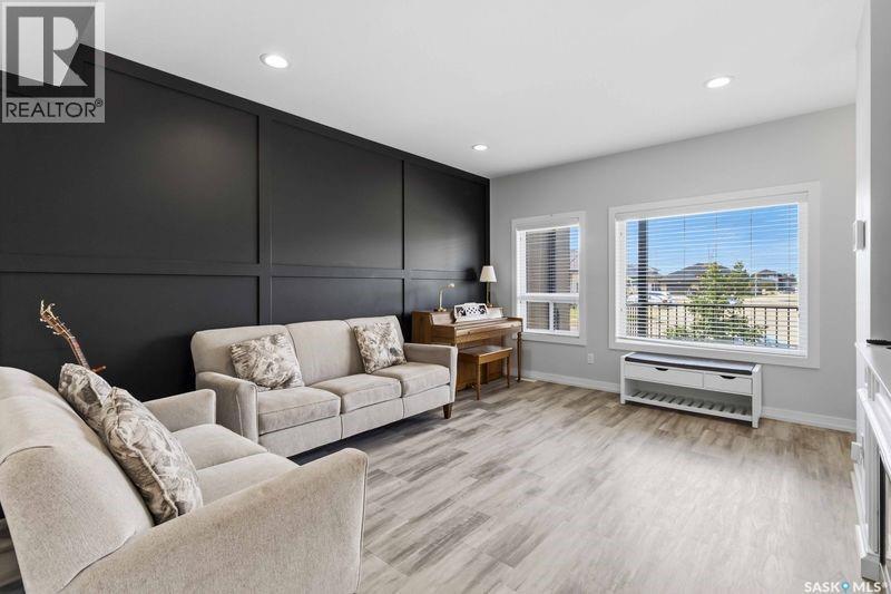 635 Evergreen Boulevard, Saskatoon, SK - Indoor Photo Showing Living Room