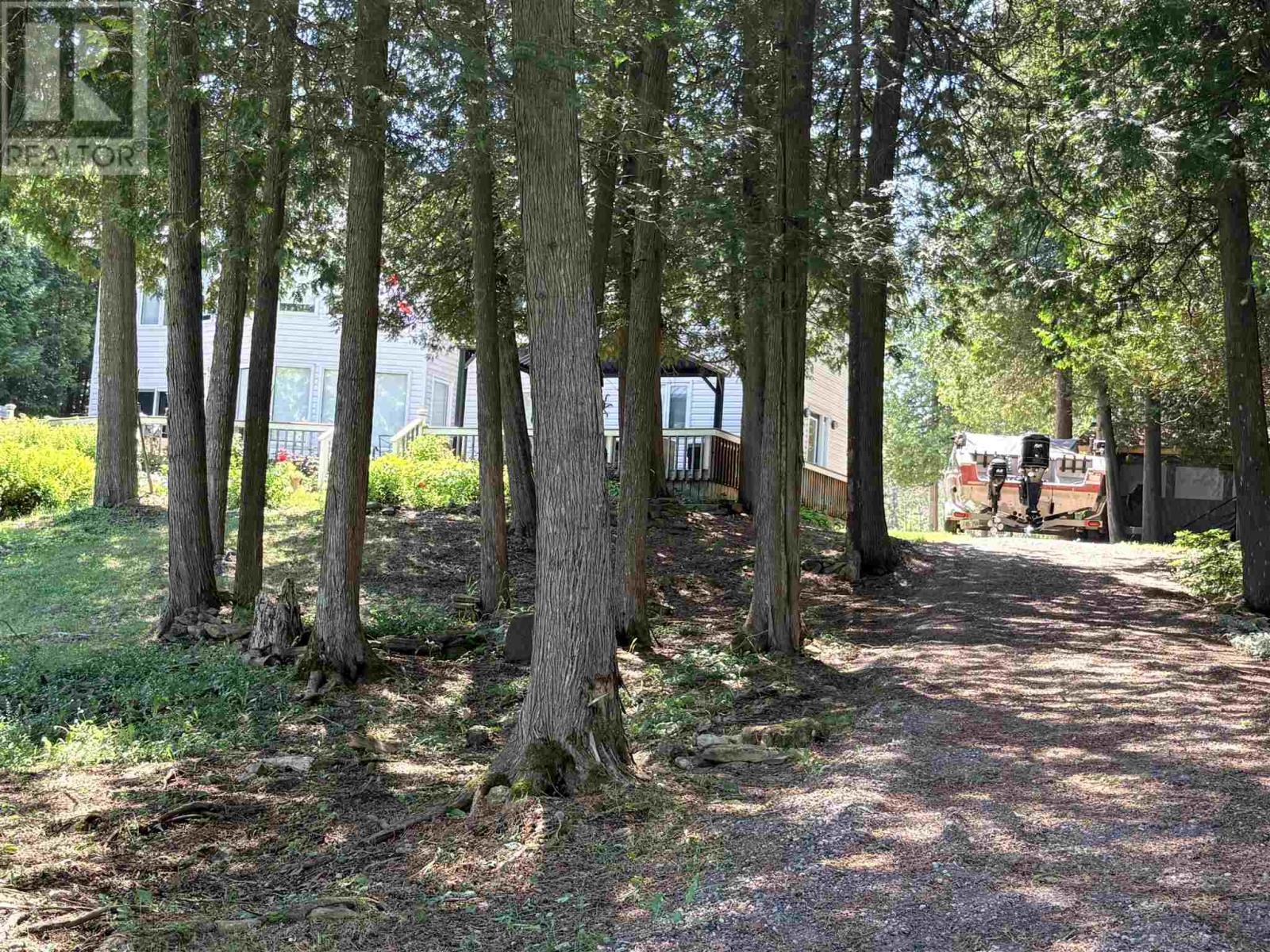 3882 Hamilton Dr, Hilton, ON - Outdoor
