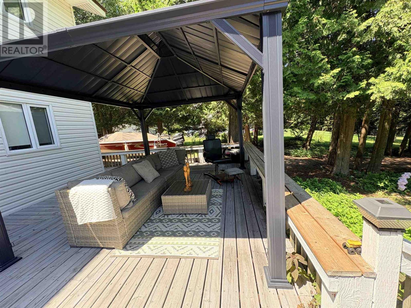 3882 Hamilton Dr, Hilton, ON - Outdoor With Deck Patio Veranda With Exterior