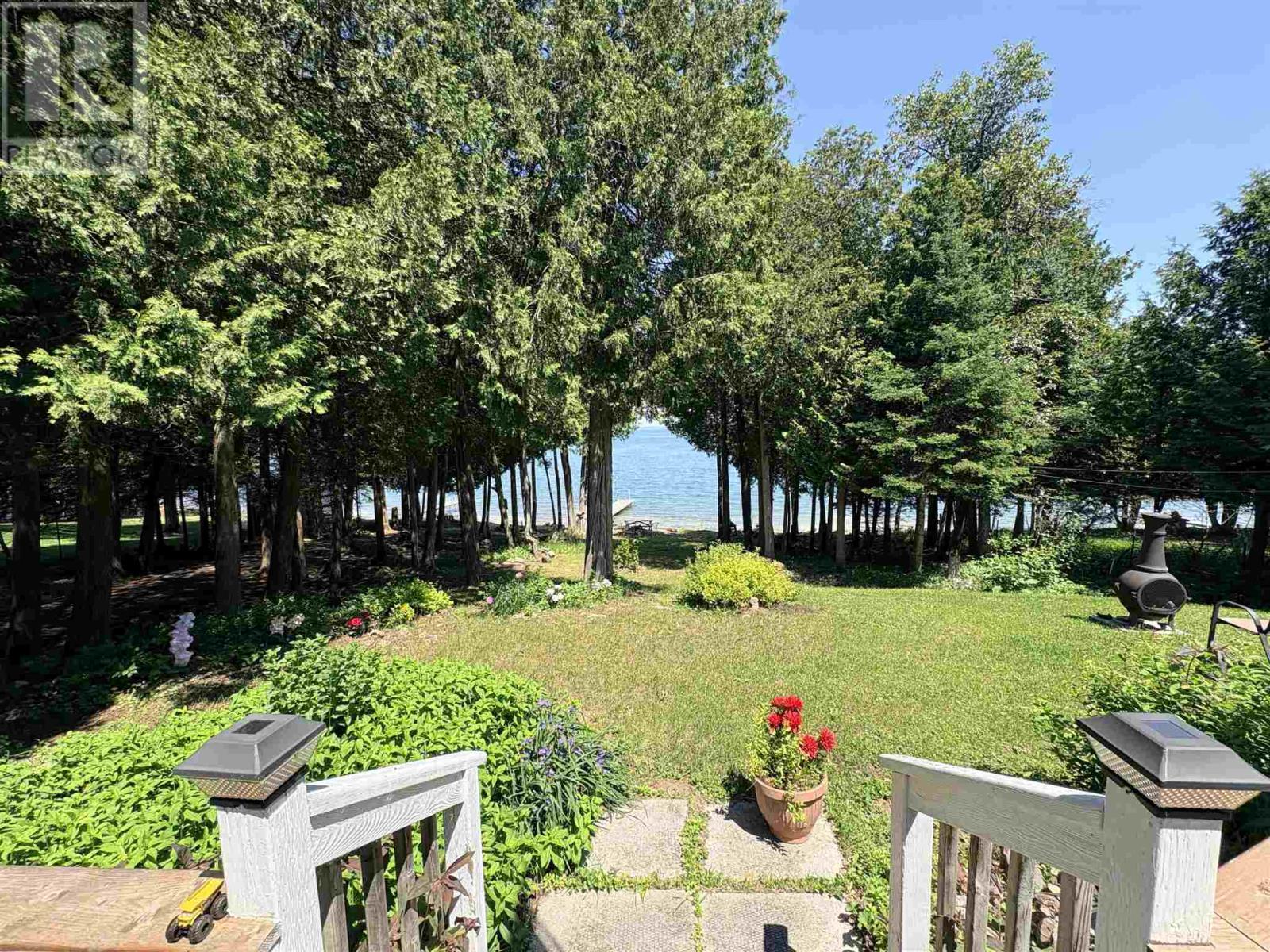 3882 Hamilton Dr, Hilton, ON - Outdoor