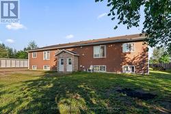 9 Renfrew St - 