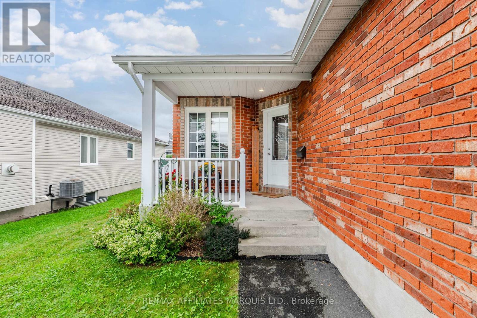 2230 Glen Brook Drive, Cornwall, ON - Outdoor