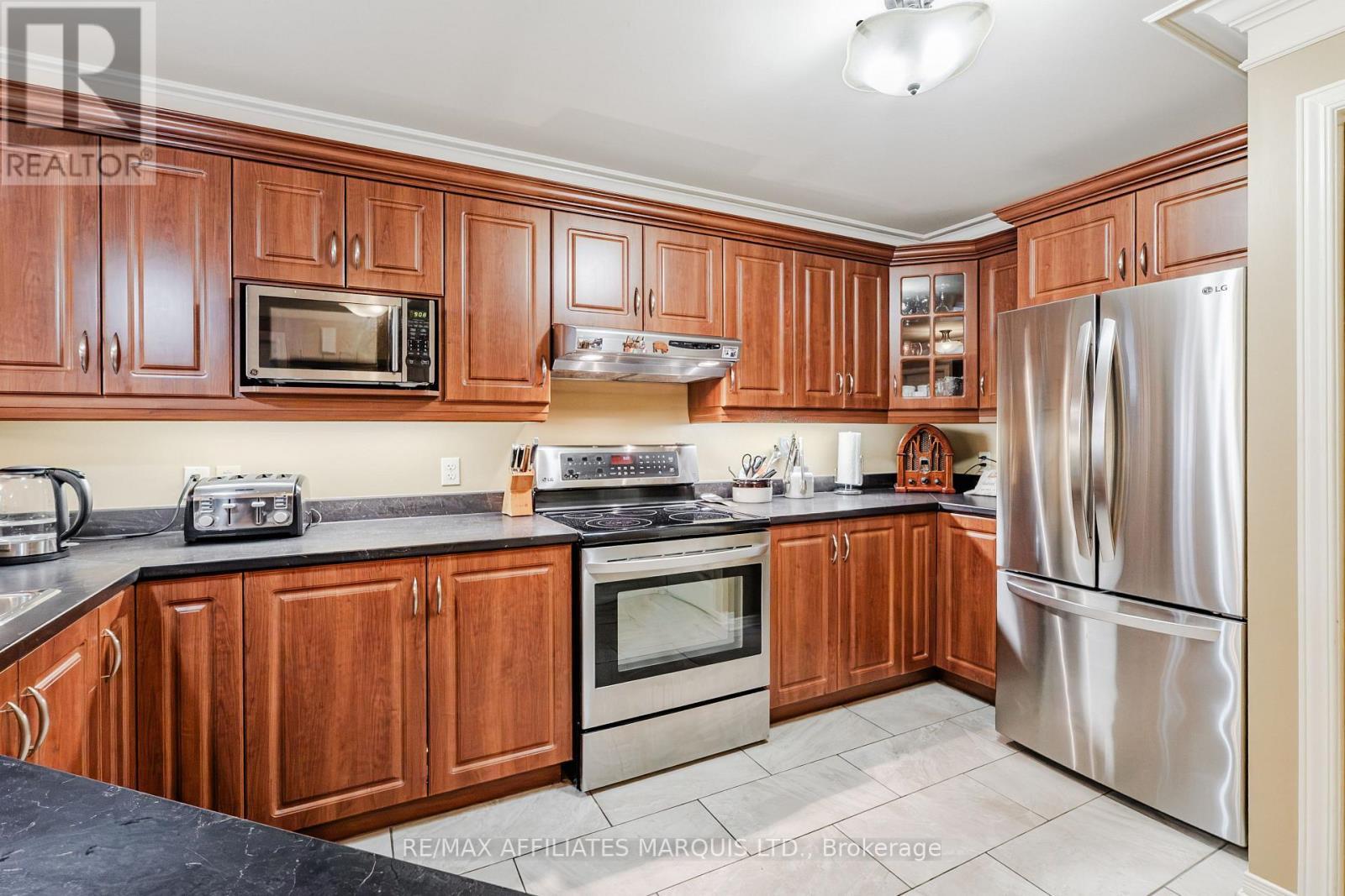 2230 Glen Brook Drive, Cornwall, ON - Indoor Photo Showing Kitchen