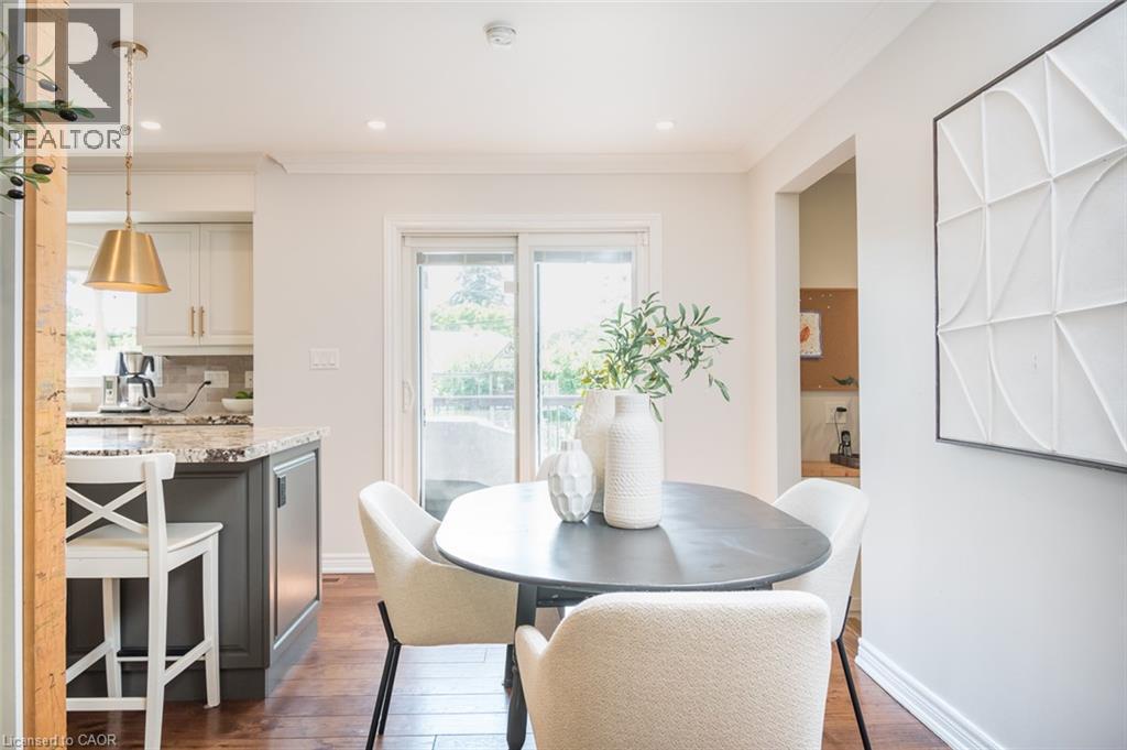 5410 Clive Crescent, Burlington, ON - Indoor Photo Showing Dining Room