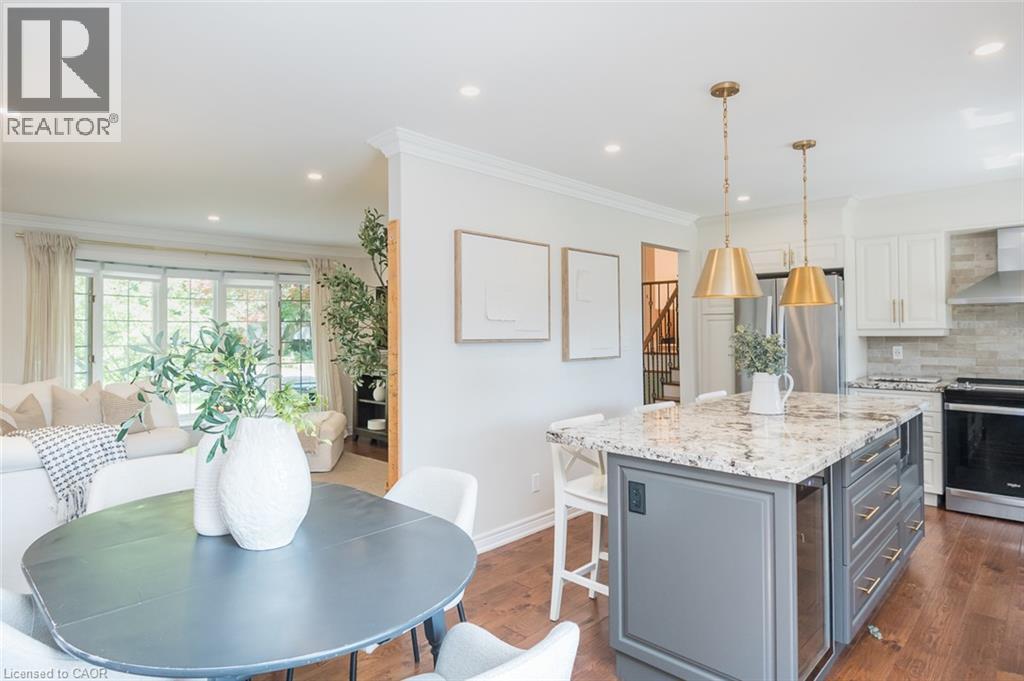 5410 Clive Crescent, Burlington, ON - Indoor Photo Showing Kitchen With Stainless Steel Kitchen With Upgraded Kitchen
