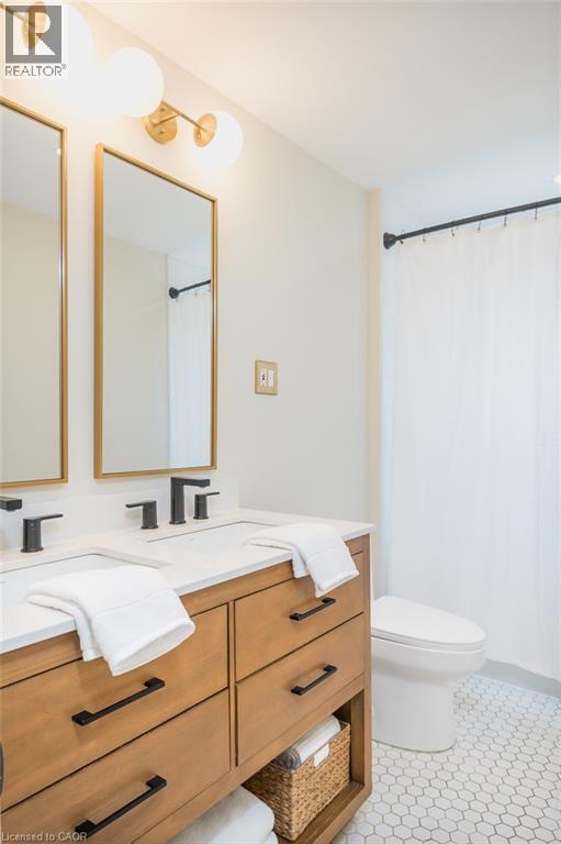 5410 Clive Crescent, Burlington, ON - Indoor Photo Showing Bathroom