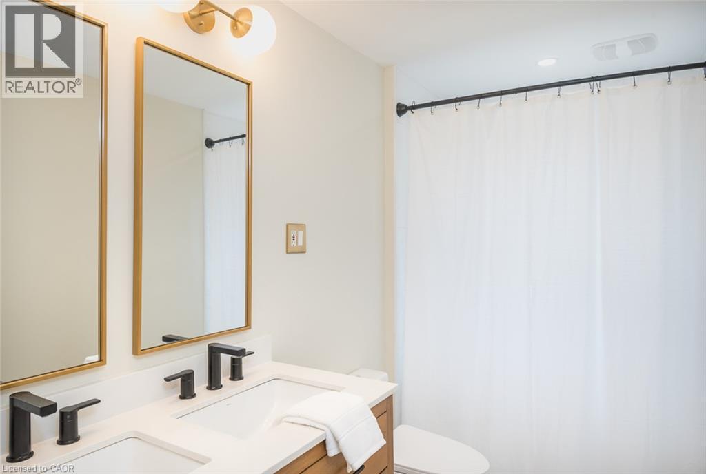5410 Clive Crescent, Burlington, ON - Indoor Photo Showing Bathroom