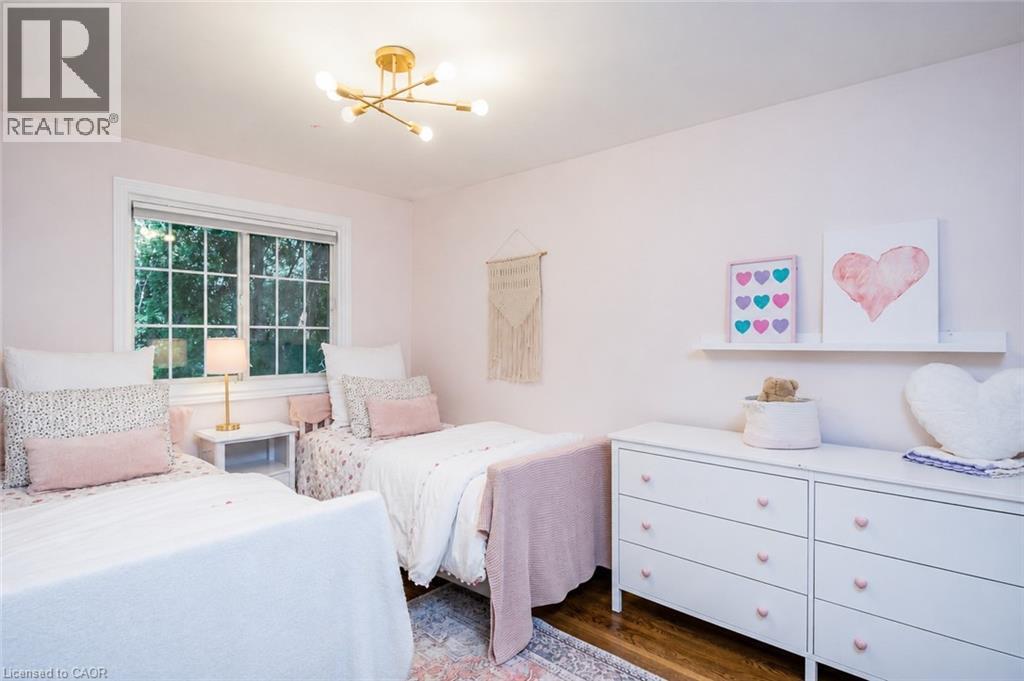 5410 Clive Crescent, Burlington, ON - Indoor Photo Showing Bedroom
