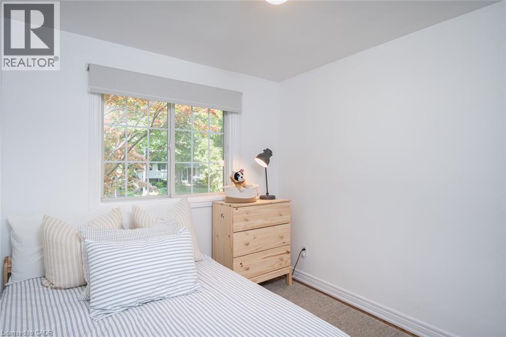 5410 Clive Crescent, Burlington, ON - Indoor Photo Showing Bedroom