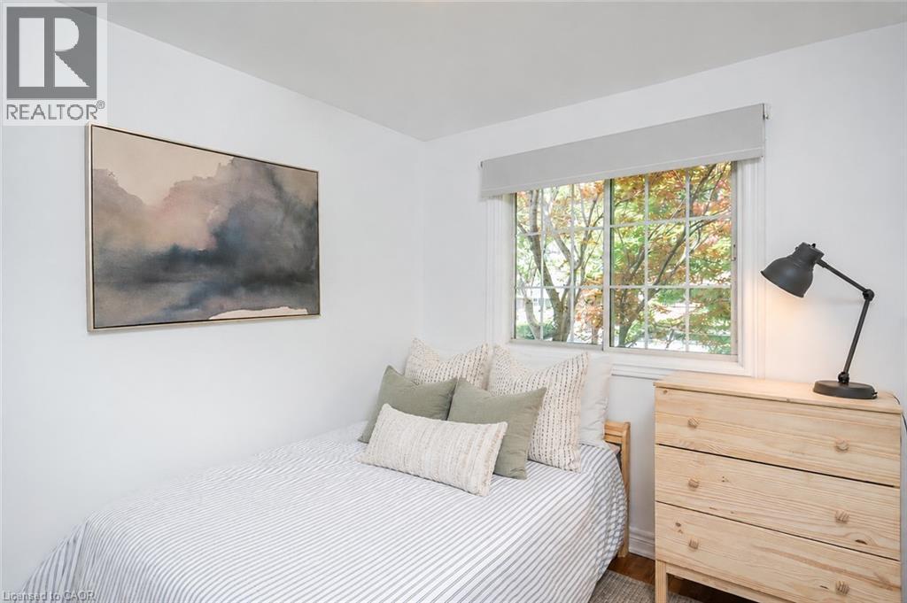 5410 Clive Crescent, Burlington, ON - Indoor Photo Showing Bedroom