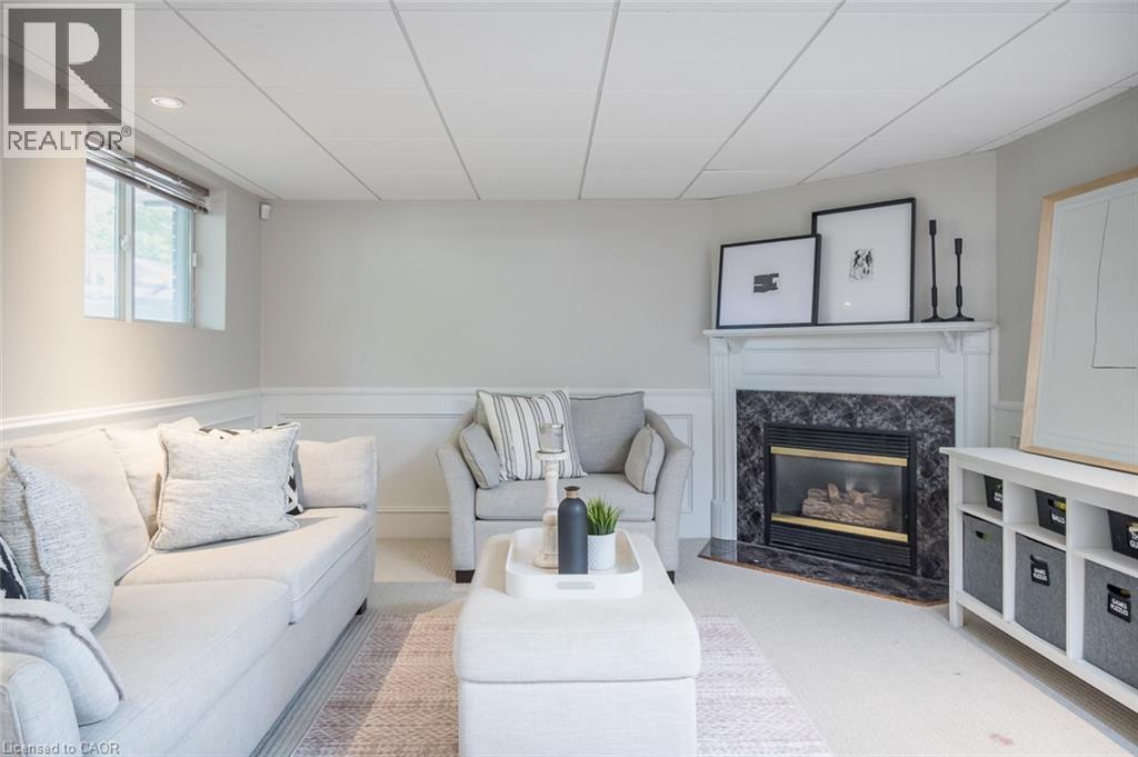 5410 Clive Crescent, Burlington, ON - Indoor Photo Showing Living Room With Fireplace
