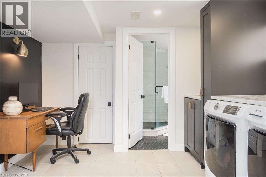 5410 Clive Crescent, Burlington, ON - Indoor Photo Showing Laundry Room