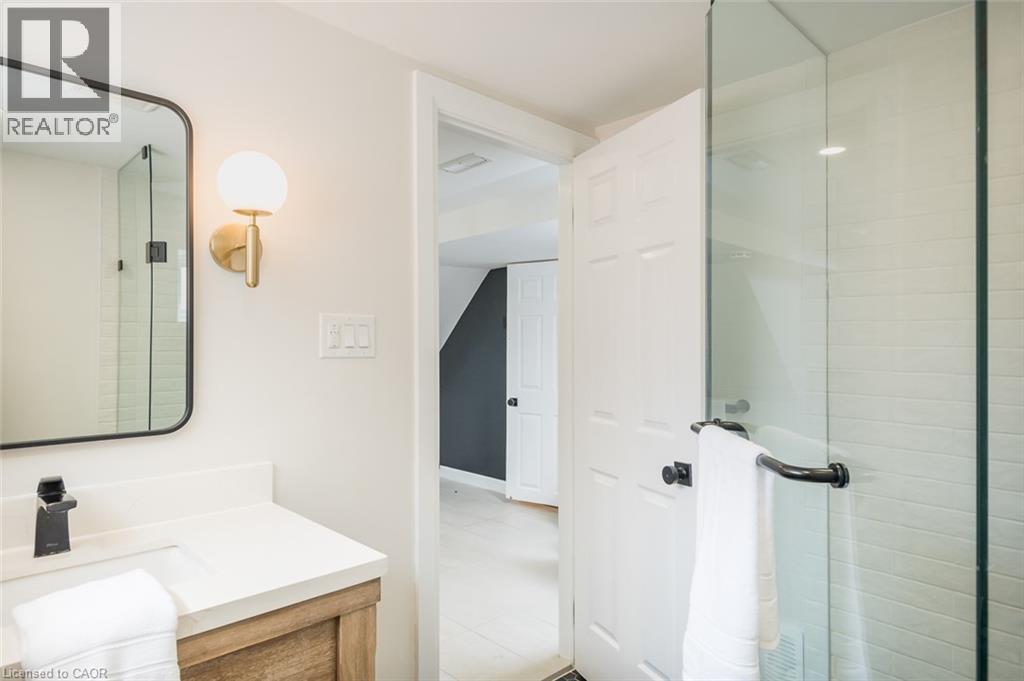 5410 Clive Crescent, Burlington, ON - Indoor Photo Showing Bathroom