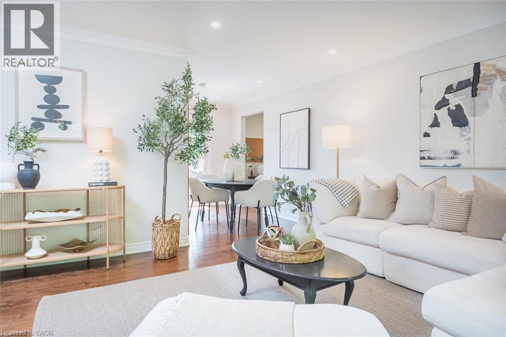 5410 Clive Crescent, Burlington, ON - Indoor Photo Showing Living Room