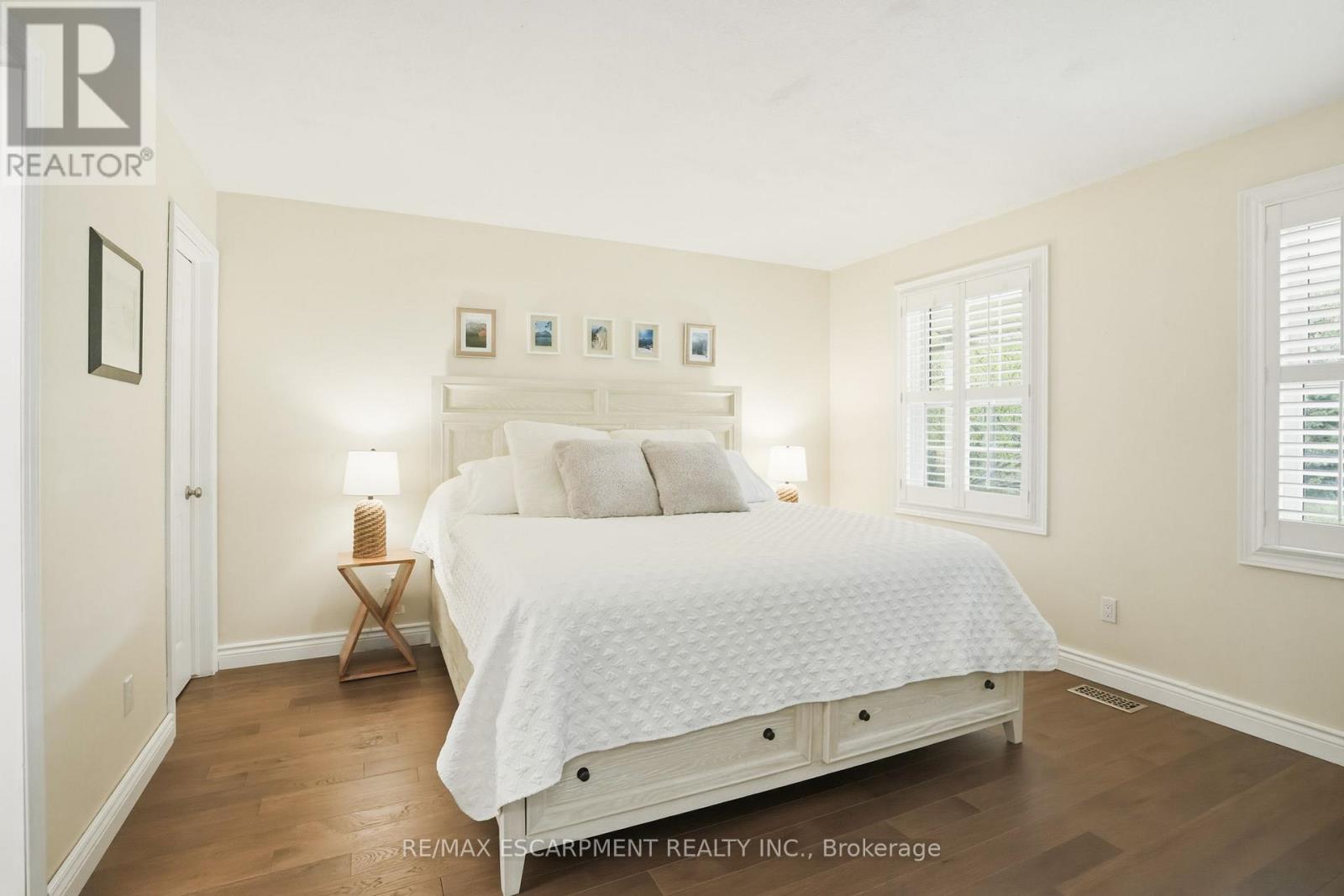 2000 15Th Side Road, Milton, ON - Indoor Photo Showing Bedroom