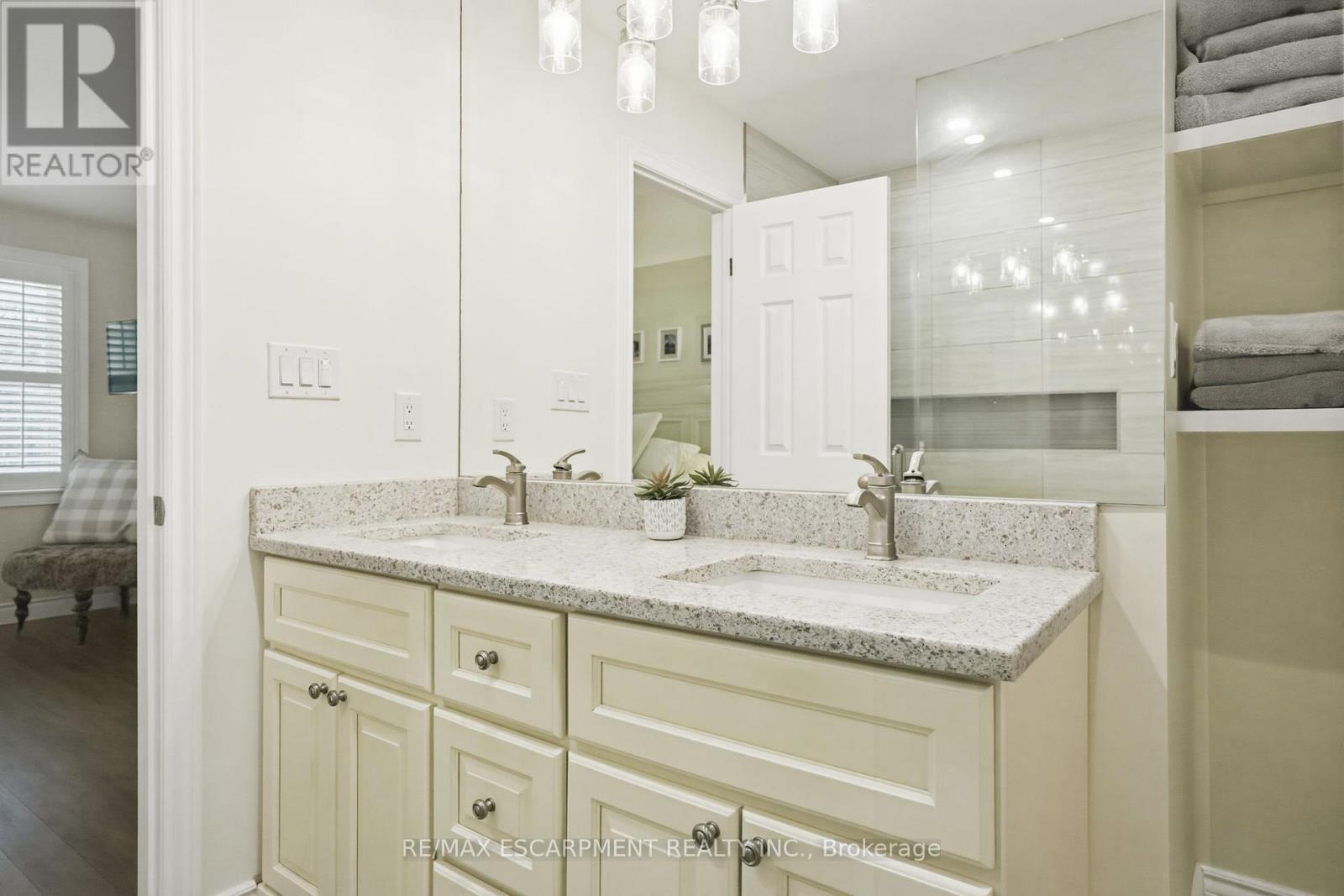 2000 15Th Side Road, Milton, ON - Indoor Photo Showing Bathroom