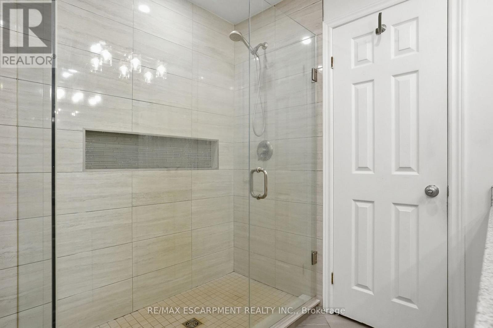 2000 15Th Side Road, Milton, ON - Indoor Photo Showing Bathroom