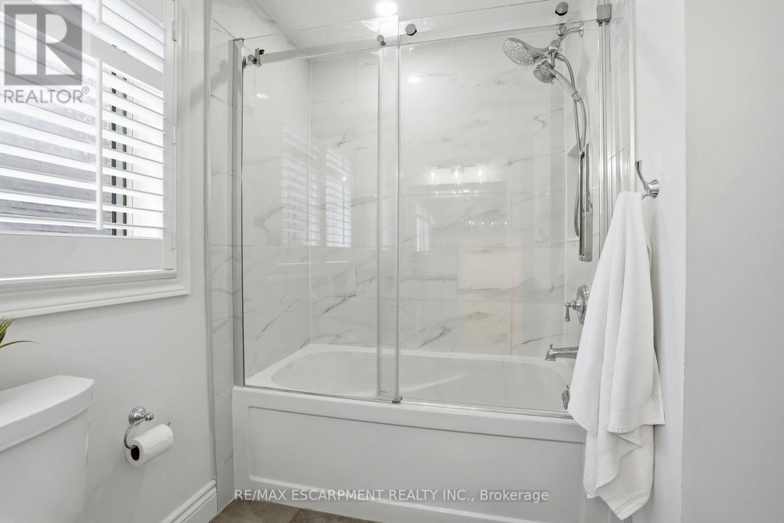 2000 15Th Side Road, Milton, ON - Indoor Photo Showing Bathroom