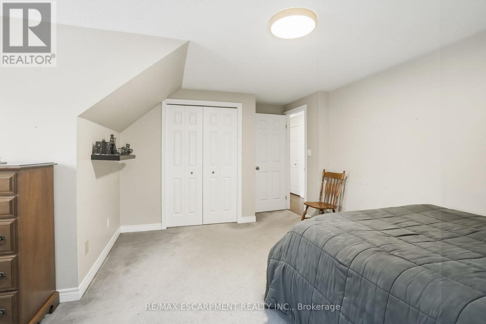 2000 15Th Side Road, Milton, ON - Indoor Photo Showing Bedroom