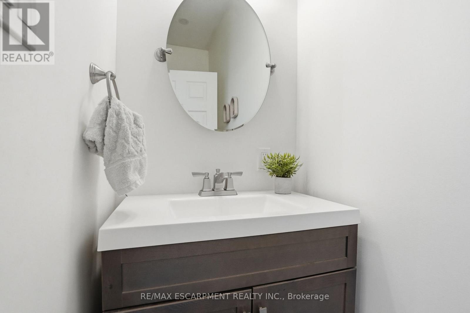 2000 15Th Side Road, Milton, ON - Indoor Photo Showing Bathroom