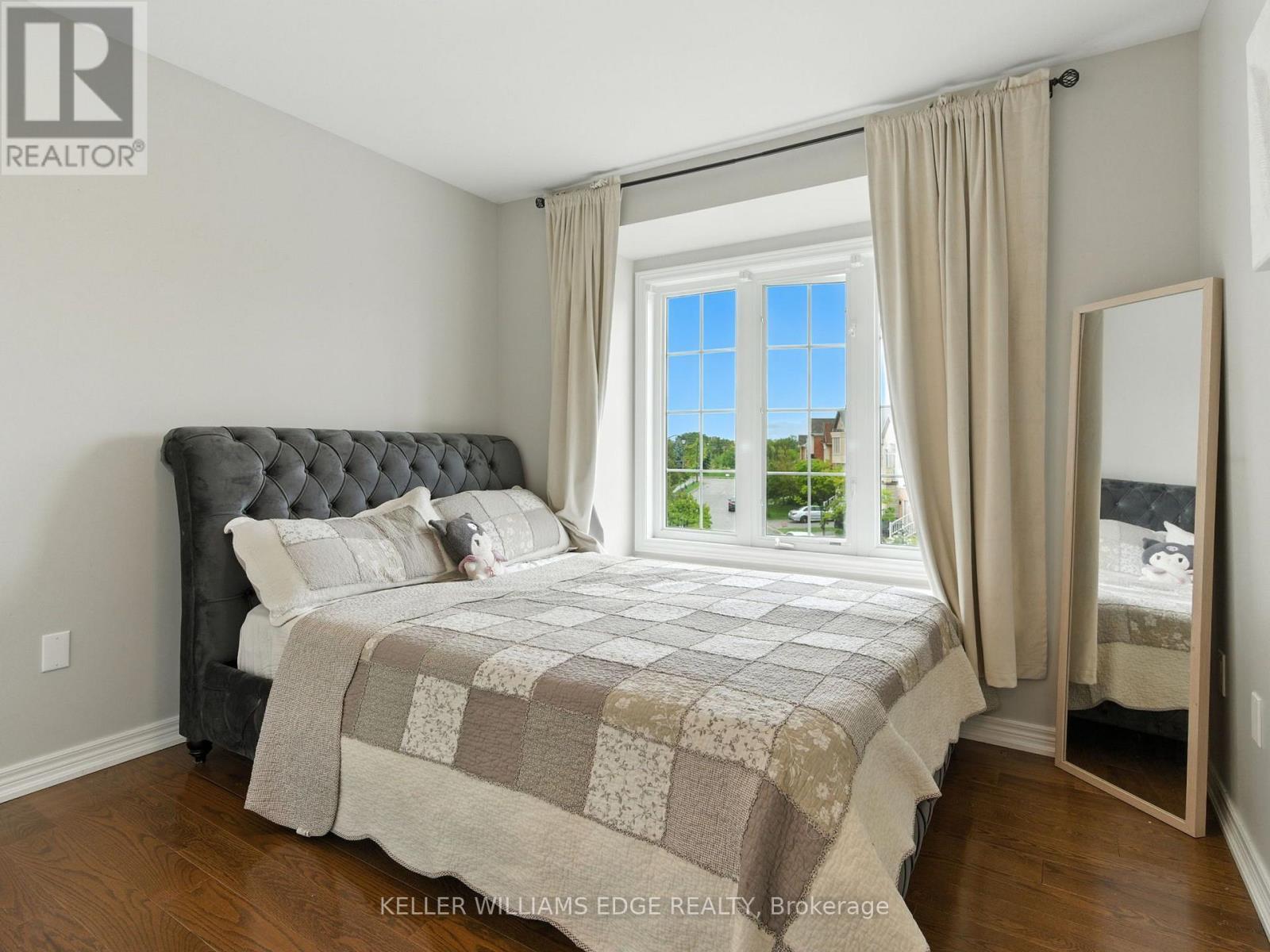 200 Giddings Crescent, Milton, ON - Indoor Photo Showing Bedroom