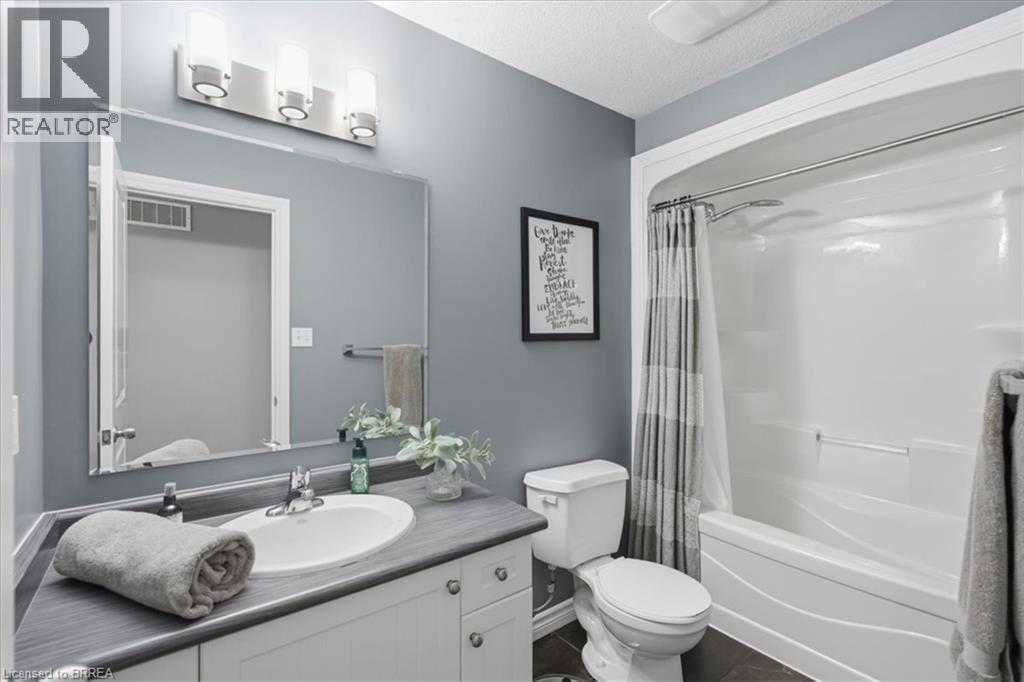 14 Mcqueen Drive, Paris, ON - Indoor Photo Showing Bathroom