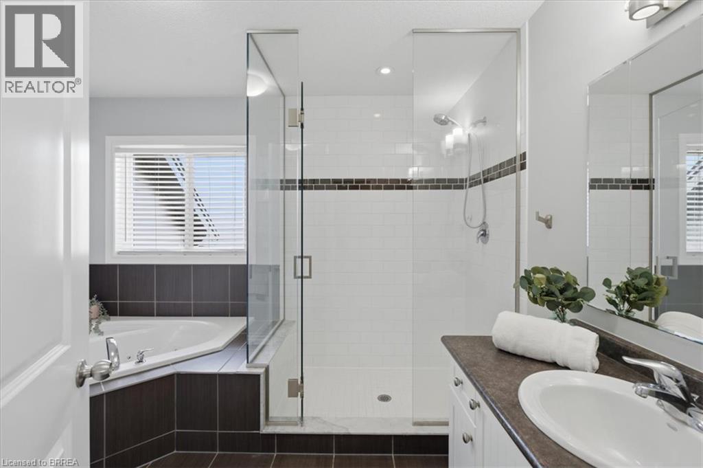14 Mcqueen Drive, Paris, ON - Indoor Photo Showing Bathroom