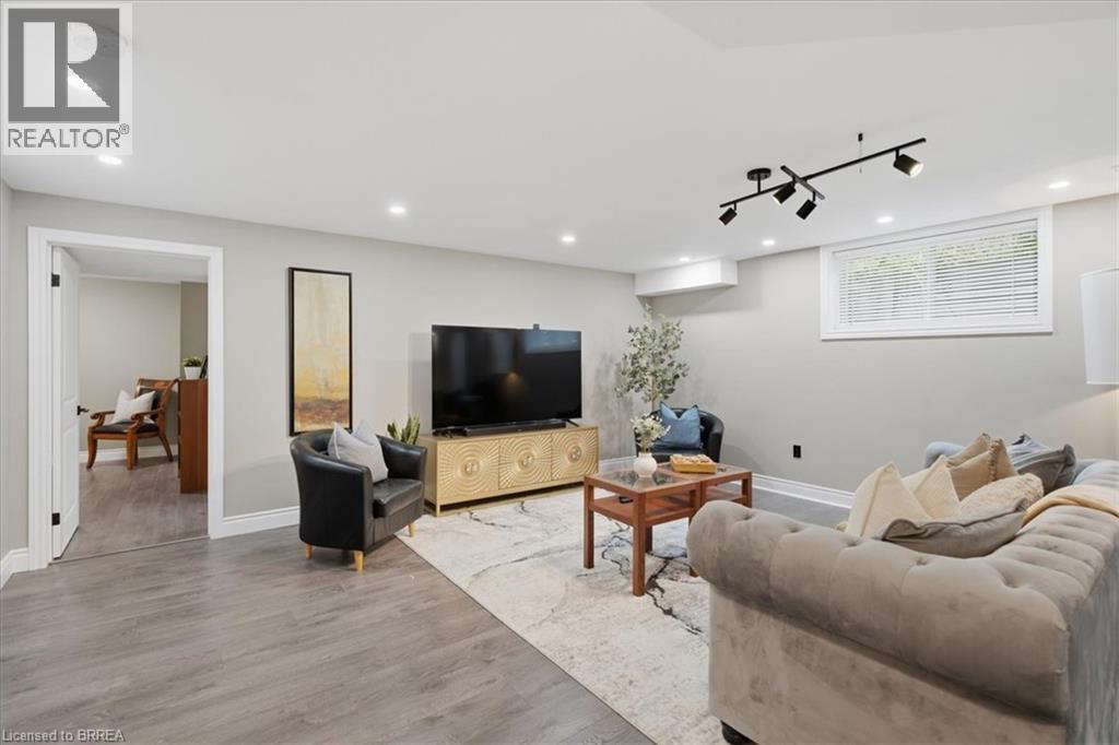 14 Mcqueen Drive, Paris, ON - Indoor